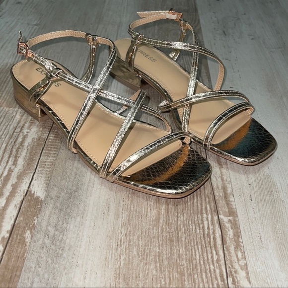 Express sandals - Picture 1 of 3